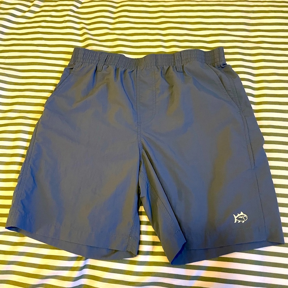 Southern Tide boys Shoreline Active shorts large with official logo on front